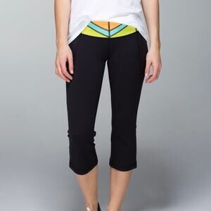 LULULEMON Gather And Crow Crop Leggings Black Quilt Spring 6